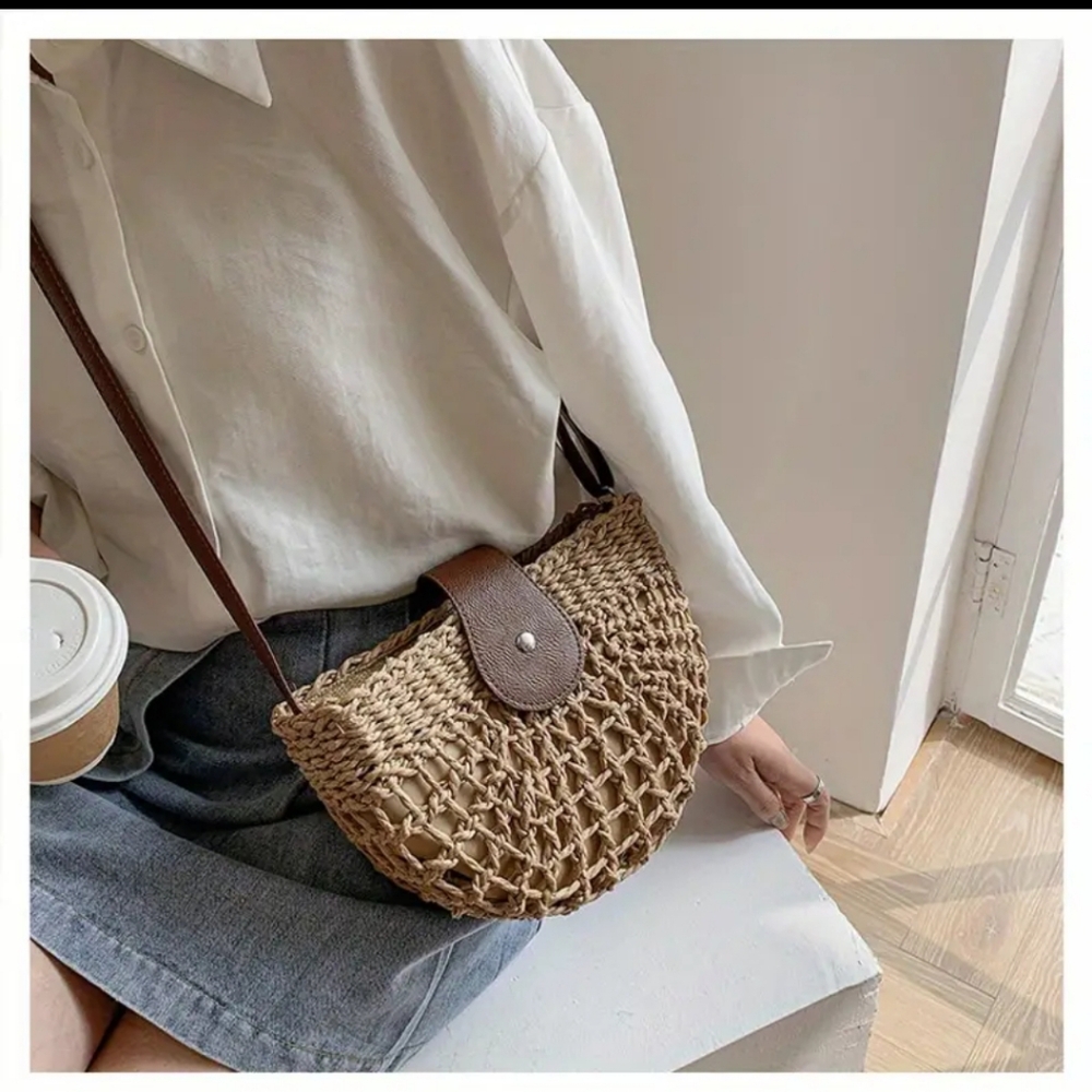Straw Crossbody Chic Hollow Out. NWT - Picture 4 of 16
